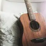 Comment bien débuter à la guitare ?