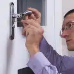 Porte bloquée, comment l'ouvrir et que faire si vous êtes coincé