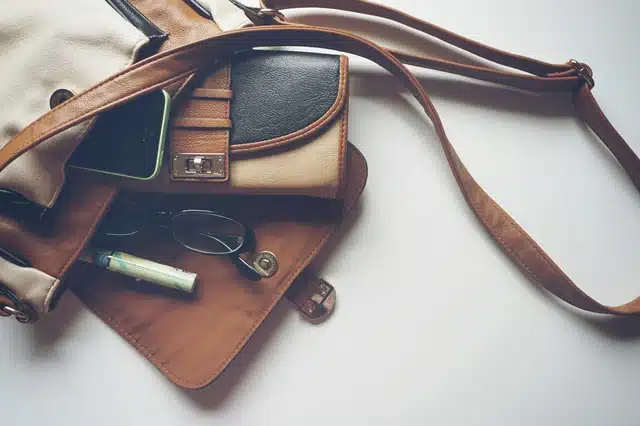 Le cuir dans tous ses états : guide d&rsquo;achat pour les accessoires essentiels