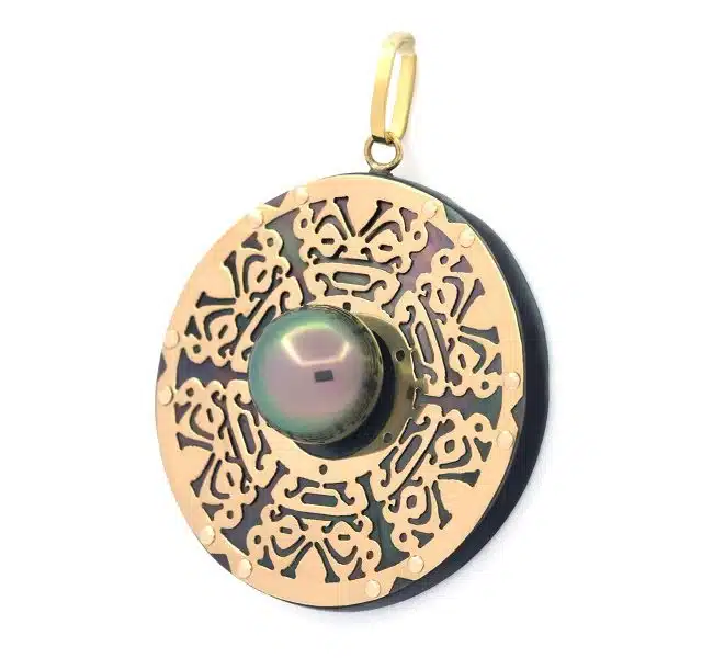 Pourquoi suivre la tendance des pendentifs Tiki ?