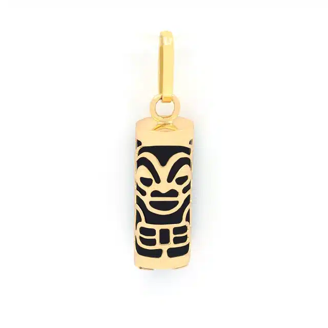 Suivre la tendance des pendentifs Tiki