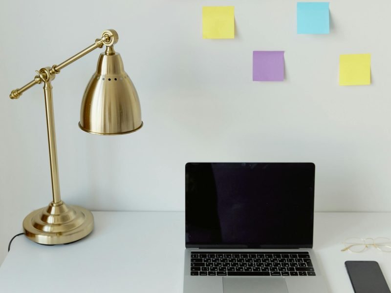 Comment des fournitures de bureau brandées renforcent votre image au quotidien ?