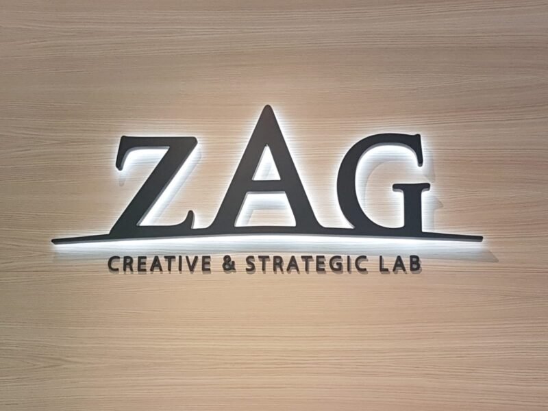 Attirez plus de clients avec une enseigne élégante et impactante