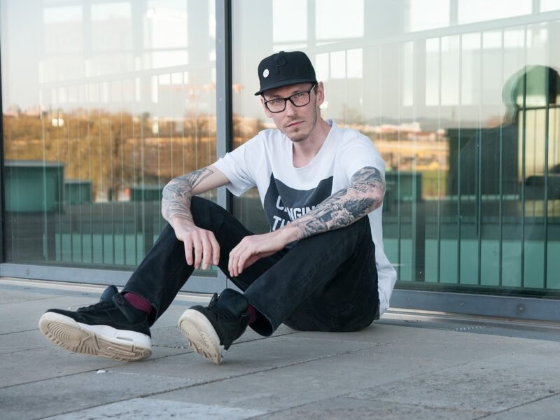 7 essentiels mode masculine à shopper urgemment : le vestiaire idéal de 2026