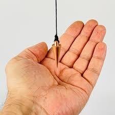 Comment Nettoyer, Recharger et Consacrer un Pendule de Thot.