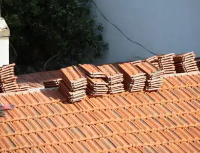 Tuile mécanique ou tuile canal en Meuse : quel choix pour votre toiture ?