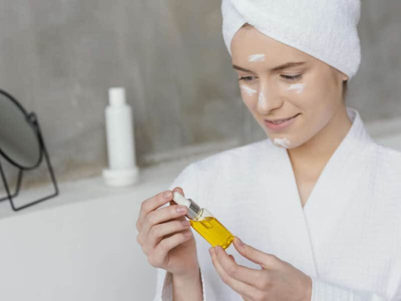 Bienfaits de l’huile de ricin pour la peau : secrets d’une huile aux multiples vertus