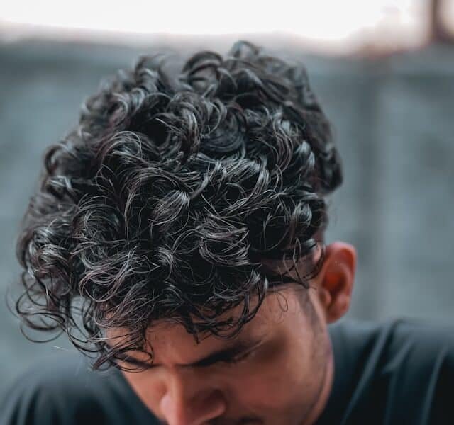 Conseils pour prendre soin de cheveux bouclés efficacement