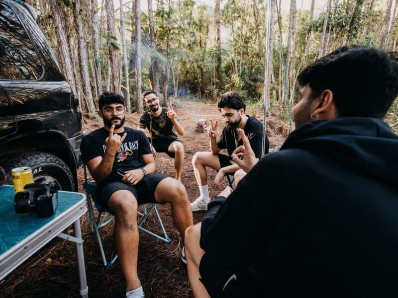 Les indispensables mode homme pour voyager en camping-car confortablement
