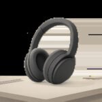 Illustration d’un casque anti-bruit premium dans un environnement de travail apaisé. L’image évoque la réduction des nuisances sonores, le confort et la concentration au quotidien.